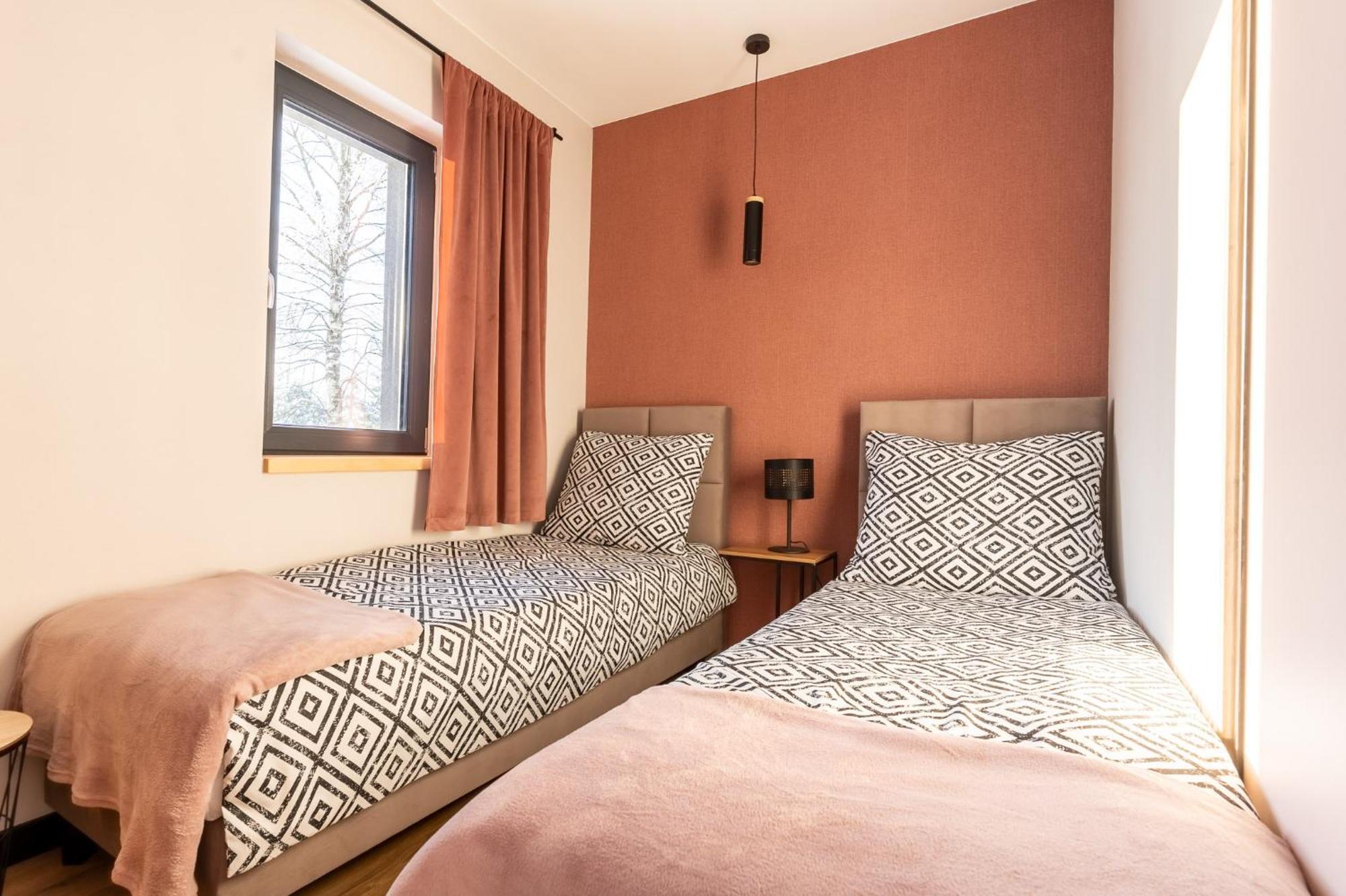 Zielona Zaba Hotel Derc Exterior foto